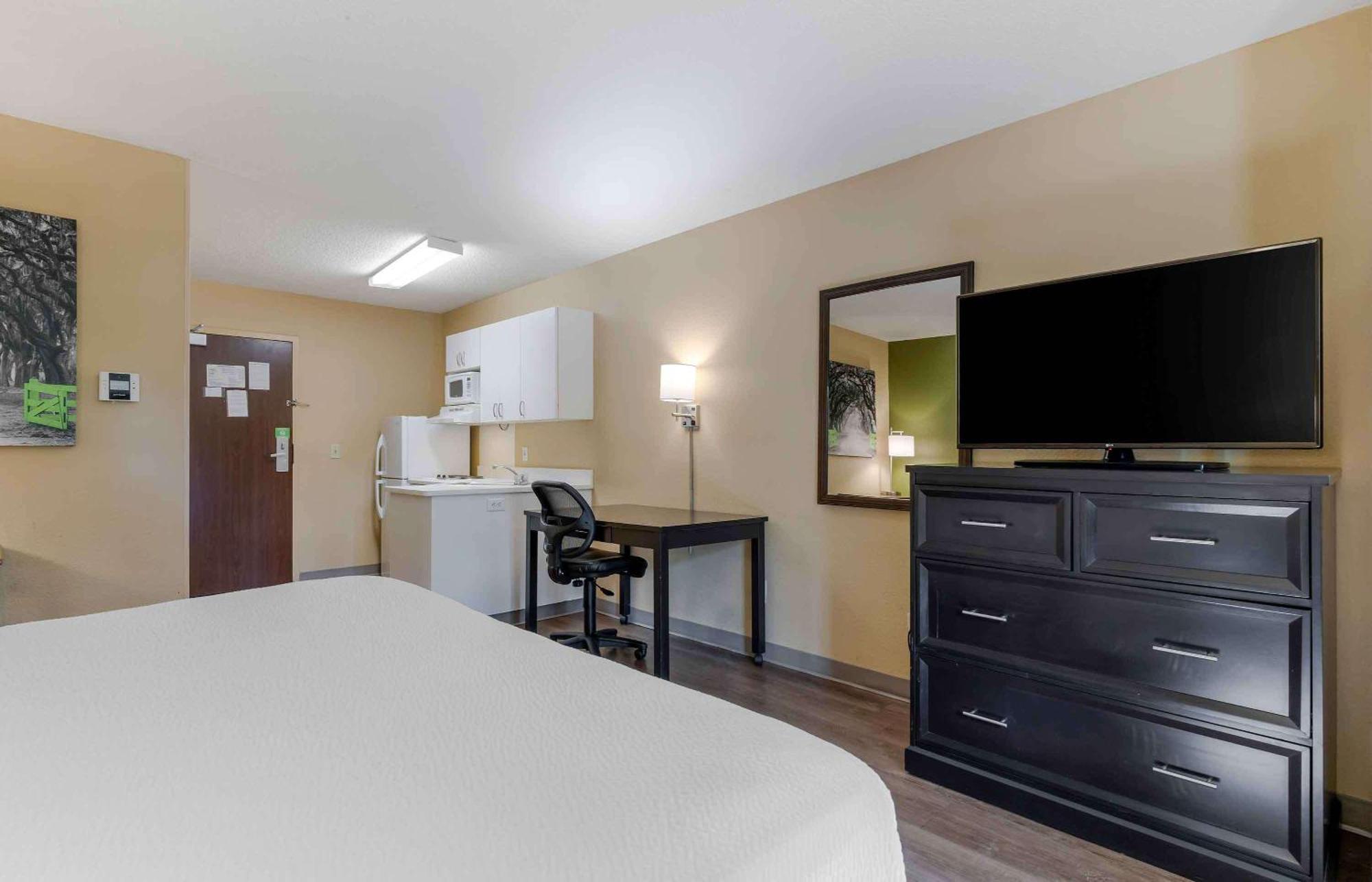 Extended America - Detroit - - Briarwood Mall 2*